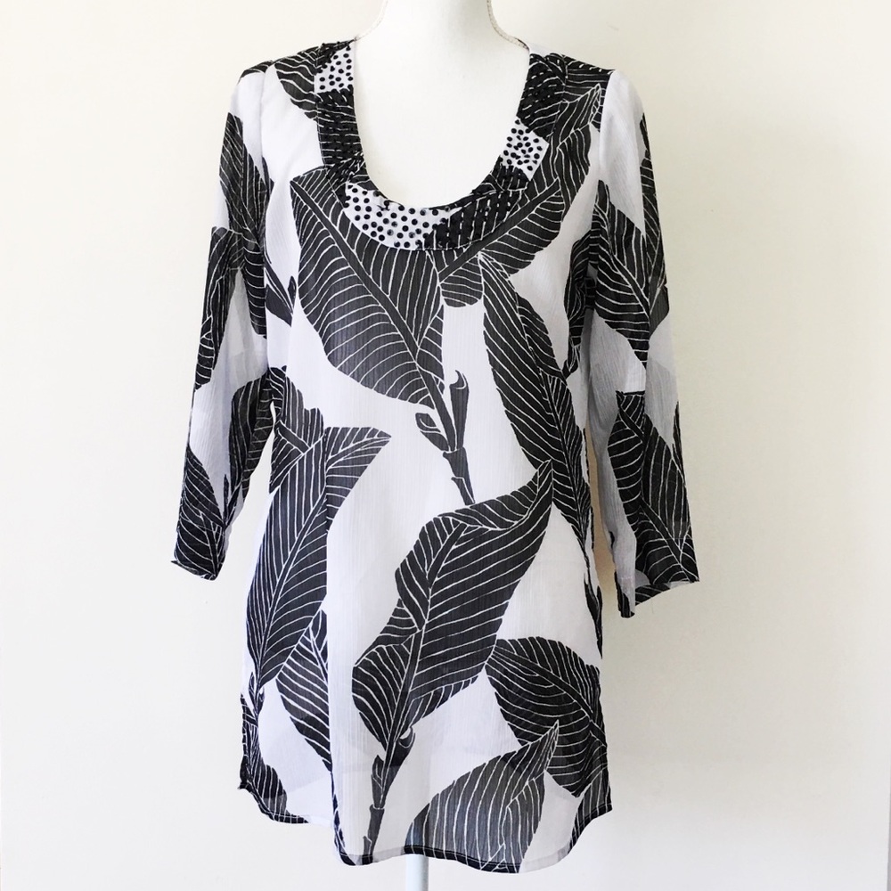 •Tommy Bahama• Black & White Beaded Beach Cover-up